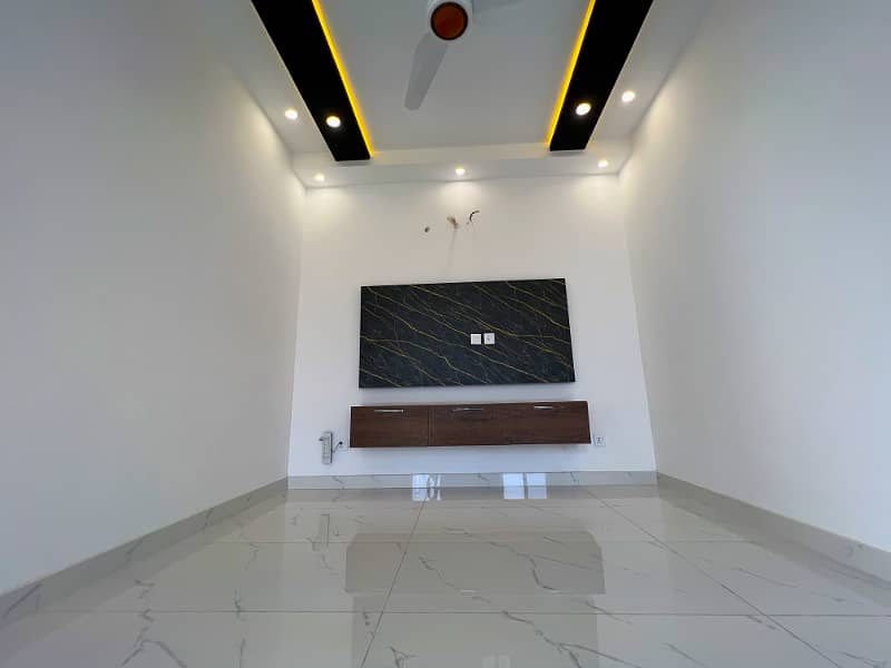 Luxurious 5-Marla Residence with 3 Bedrooms and Prime Location in DHA Phase 9-Town Block A 4