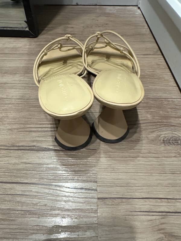 charles and keith size 40 2