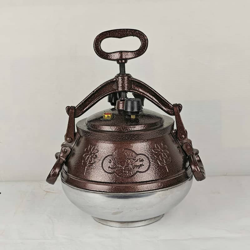 Afghani Messi Pressure Cooker Brown color with 3 Values one bypass va 2