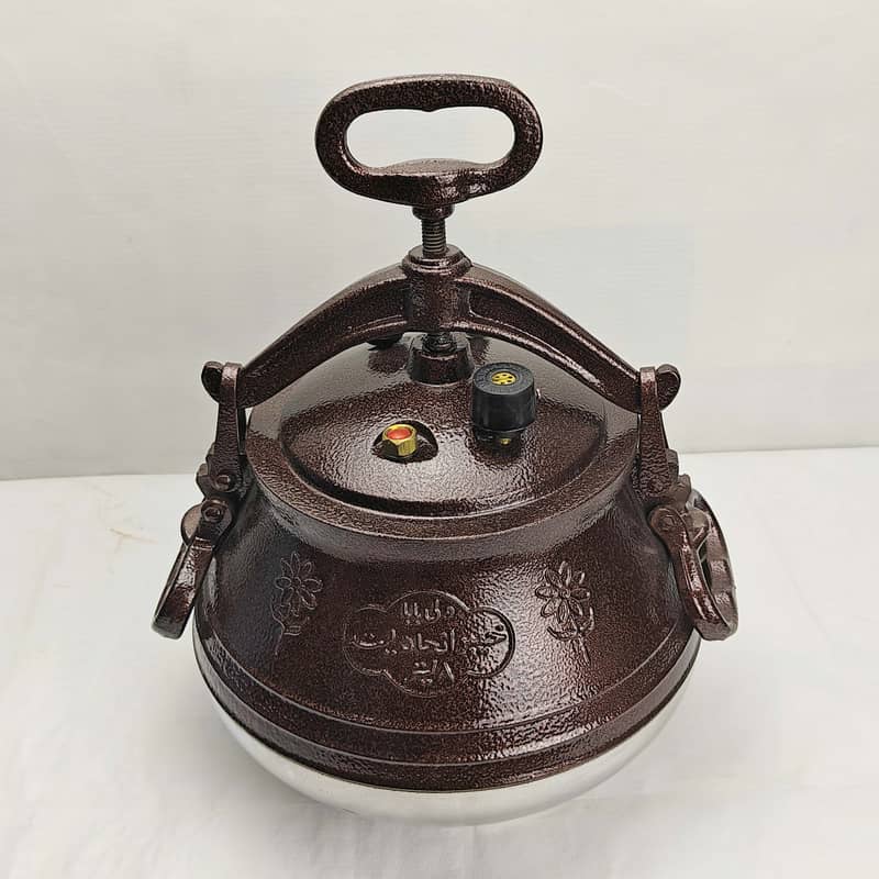 Afghani Messi Pressure Cooker Brown color with 3 Values one bypass va 5