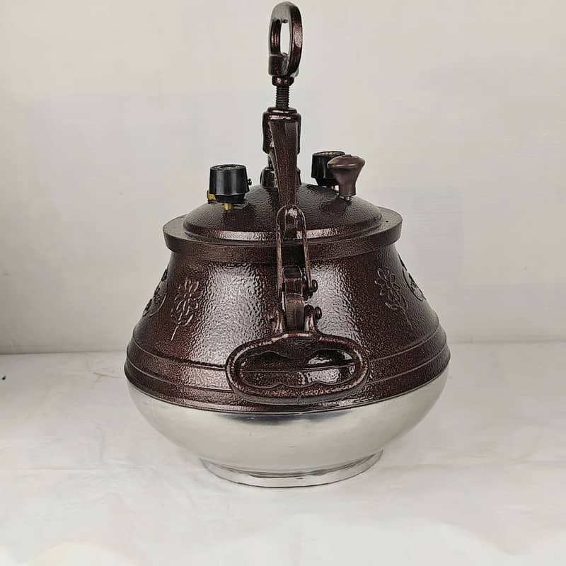 Afghani Messi Pressure Cooker Brown color with 3 Values one bypass va 7