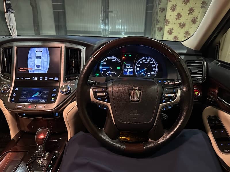 Toyota Crown 2013 8