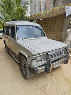 Mitsubishi Pajero 1990