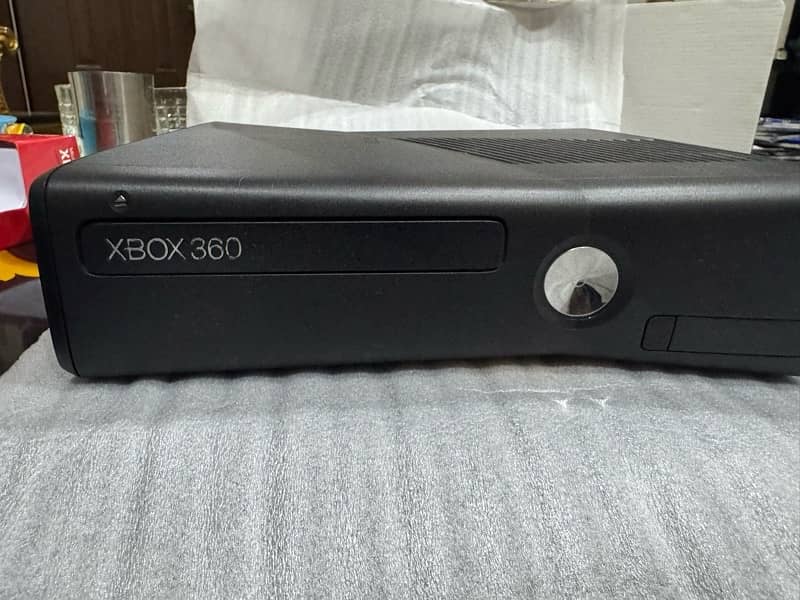 Xbox 360 slim body 3