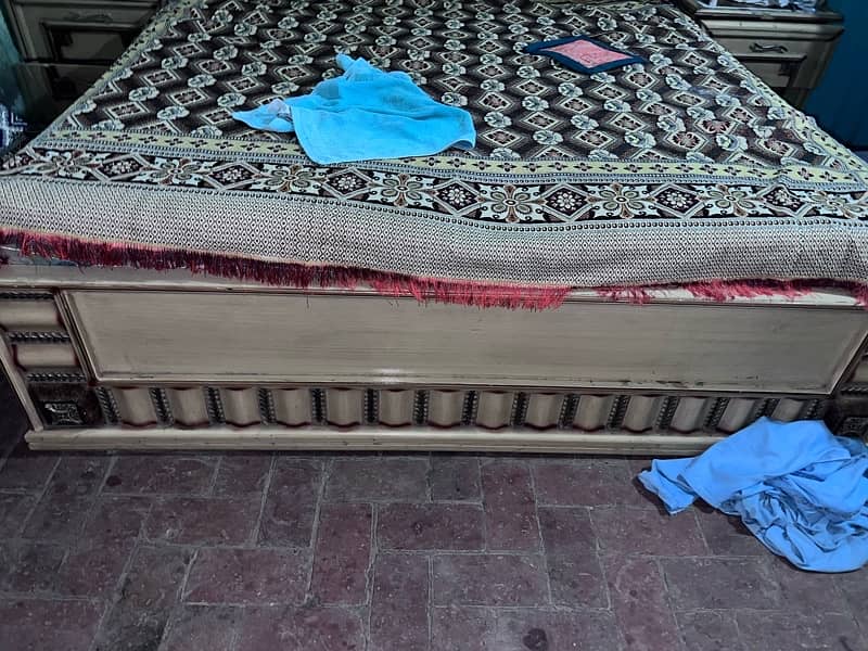 Bed Hy Dressing hy Sofa Set hy  Table bhi hy 0