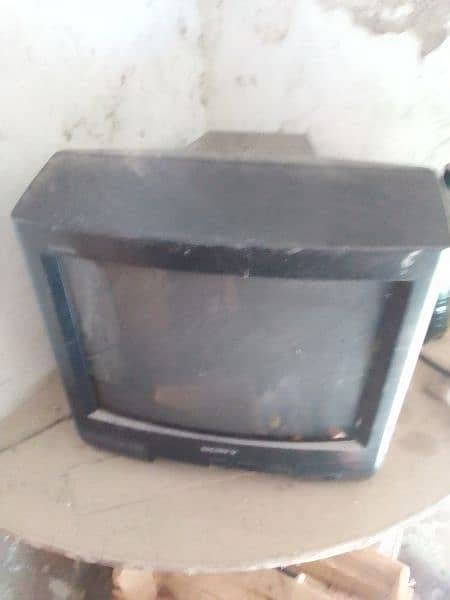 sony ka tv ha all ok ha price final ha black colours ka tv ha 2