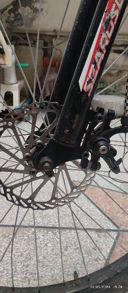 it is very neat condition bicycle to tiles for front brake disc brakes 2