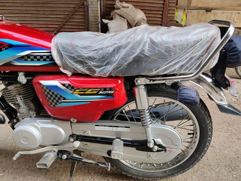 Honda 125 6 manth registration bilkul safe 800 kilometer Chali han 9