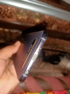 Moto z4 condition 8 by10 ha kis ho chahiya 03049805101