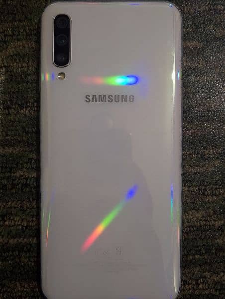 Samsung Galaxy a50 1