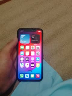 iphone 11 64gb jv with box and cable