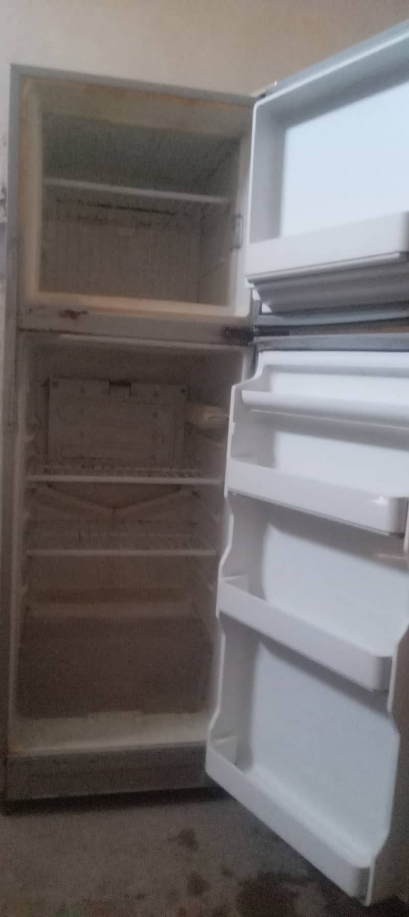 Refrigerator in working condition 1