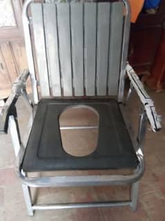 Washroom chair foldable