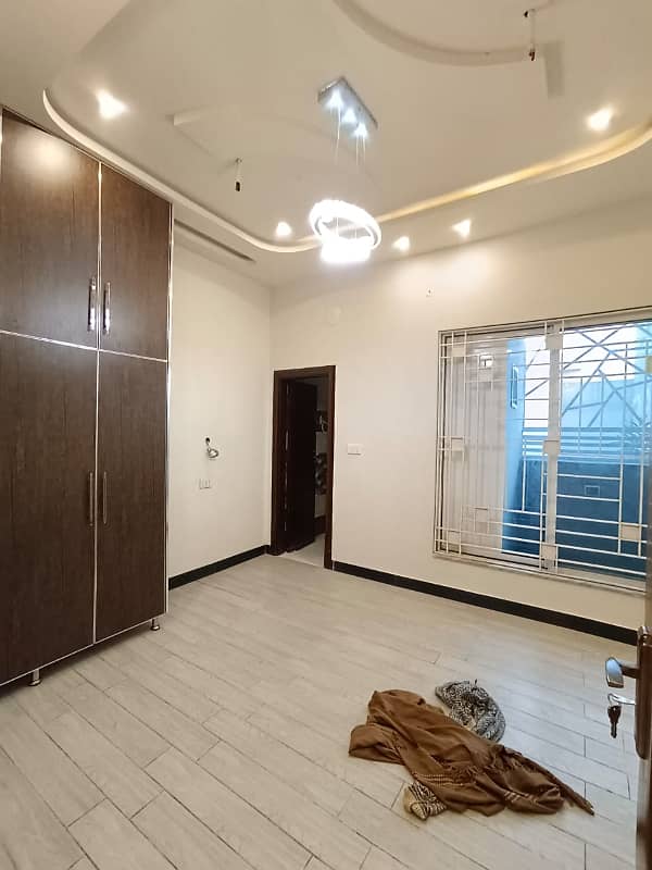 Eden Valley Society Boundary Wall Canal Road Faisalabad VIP Location 6 Marla Double Storey New Luxury House For Rent 17