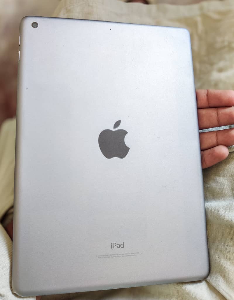 Ipad 6th Generation 128GB for sale Lush Condition 2