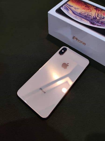 I phone xs max what's app 03230915322 0