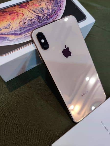 I phone xs max what's app 03230915322 11