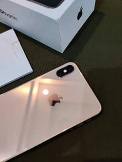 I phone xs max what's app 03230915322