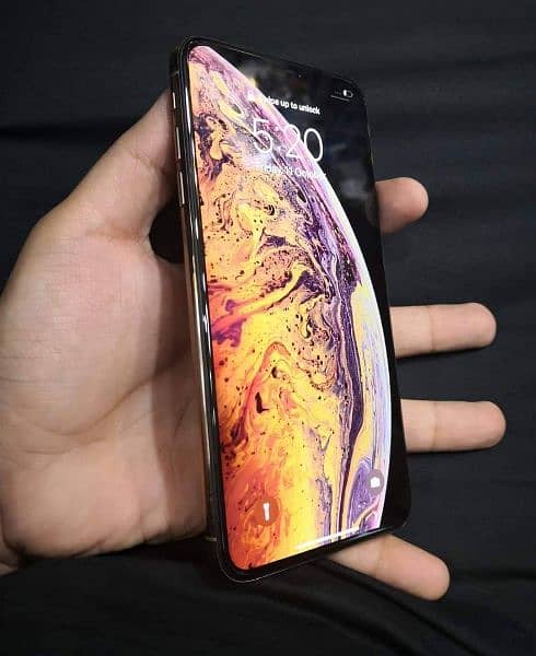 I phone xs max what's app 03230915322 7