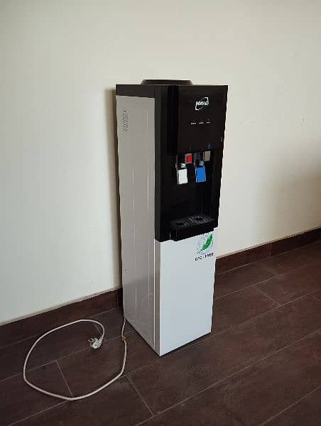 Homage Water Dispenser in good condition 1