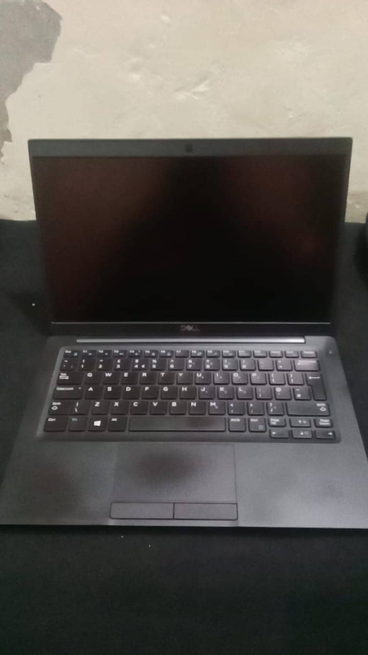 Dell 7390 Core i7 8 gen / 03174463141 1