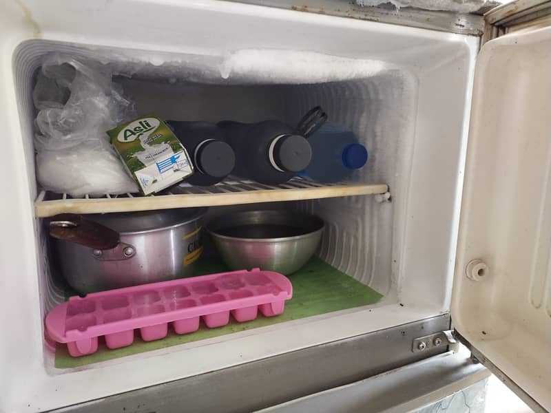 Urgent Sale refrigerator 3