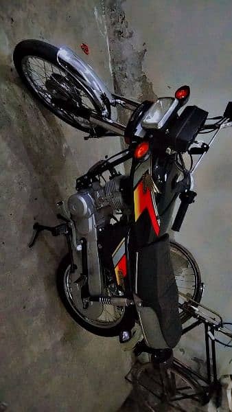 I am selling my honda 125 with lush condition 4