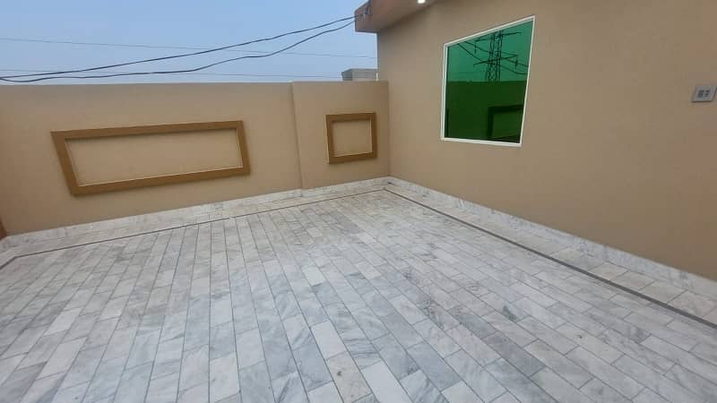 Investors Should sale This Prime Location House Located Ideally In Warsak Road 18