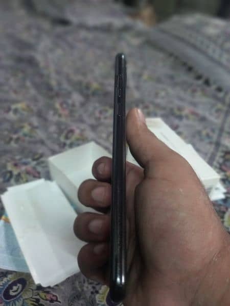 I am selling my phone Huawei y7 prime 2018 all ok box sath h 2