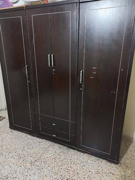 King Size Bedroom Set with 3 Door Almirah 7