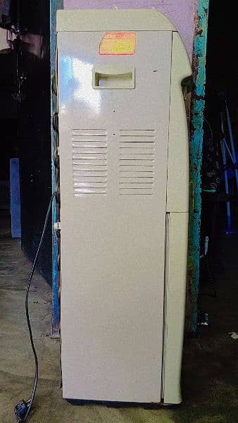 Dispenser good condition 1