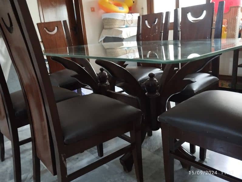 6 seater dinning with glass table top 2