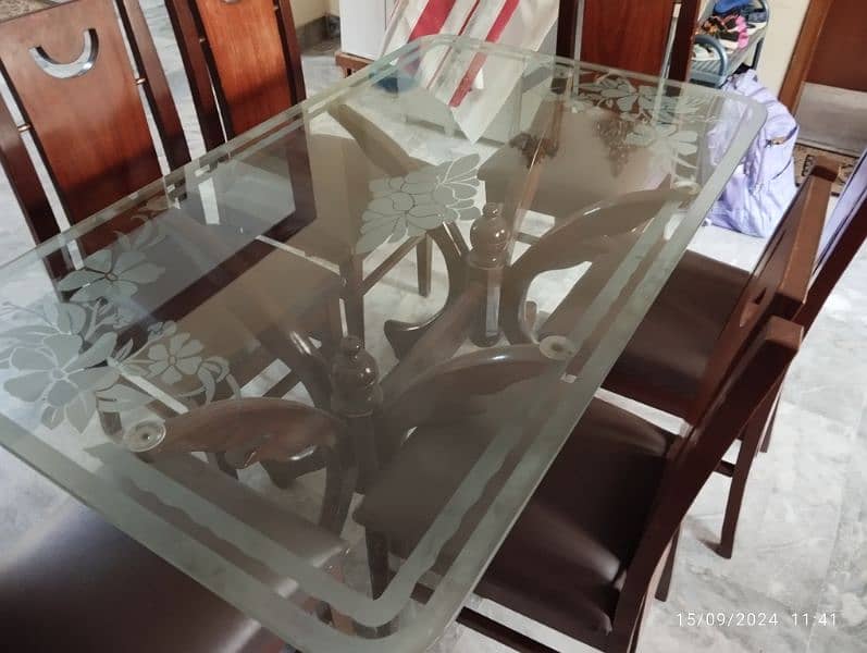 6 seater dinning with glass table top 4