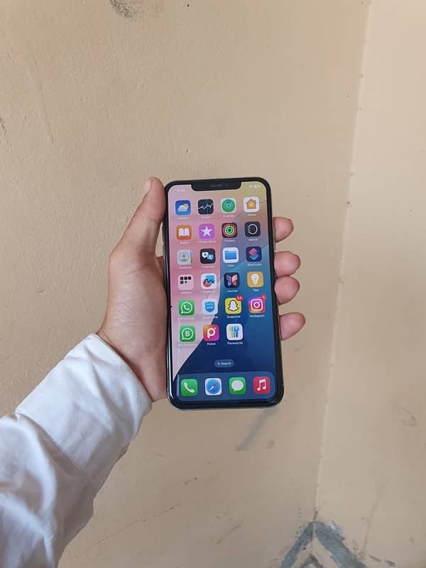 iPhone 11 Pro Max 4