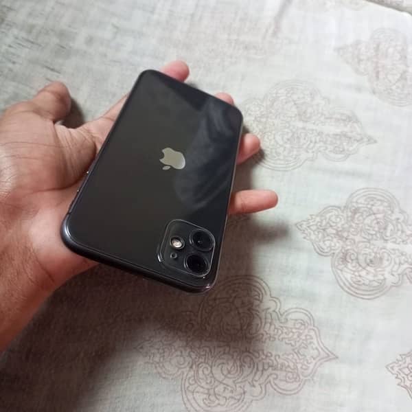 iphone 11.64gb . 10/10 condition uegent sale 1