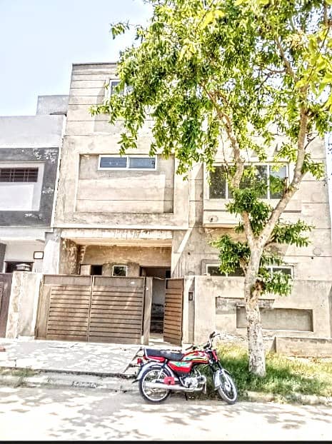 4.25 MARLA GREW STRUCTURE MODERN DESIGN 70% COMPLETE WORK FOR SALE IN NEW LAHORE CITY PH 1 OVERSEAS BLOCK. 0