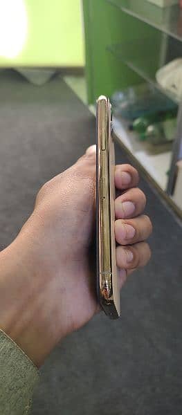 iPhone 11 Pro(256GB) 4