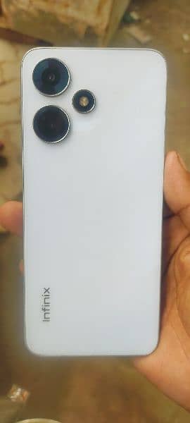 infinix. hot 30 play 4+4.64gb 3