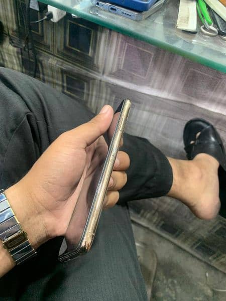 I phone xs max 03021300046 5