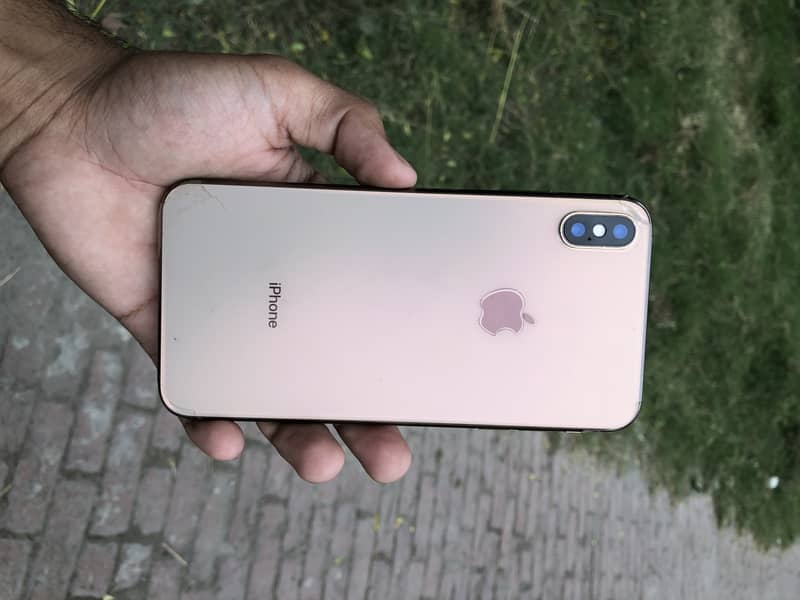 iPhone XS Max 4