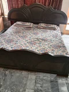 Bed with 2 side tables