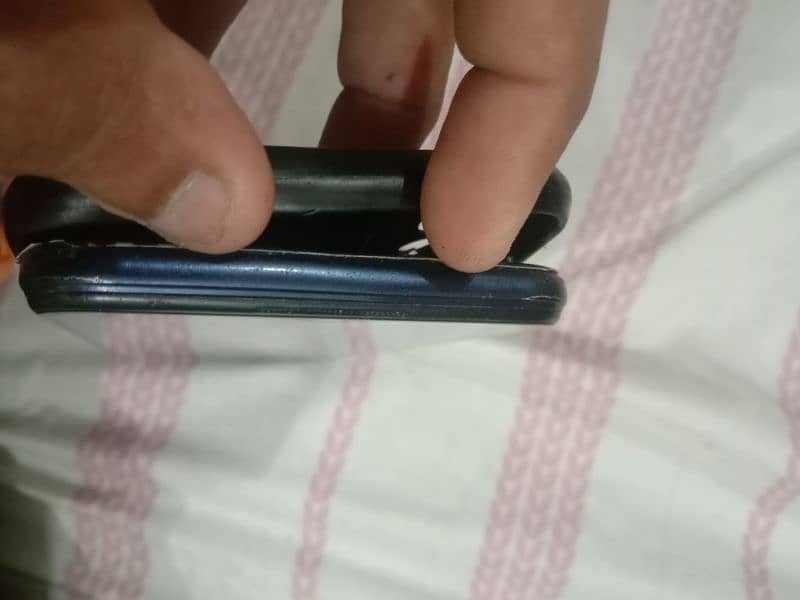 vivo y20 with box charger ok pice hai. . . 10/9 condition 1