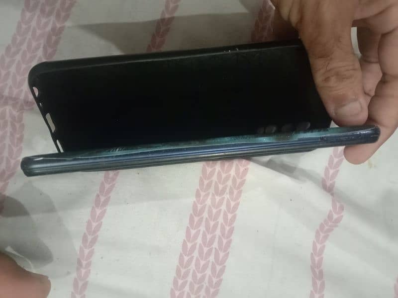 vivo y20 with box charger ok pice hai. . . 10/9 condition 2