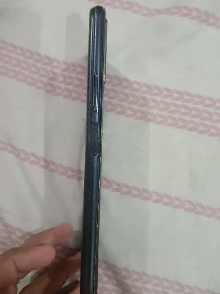 vivo y20 with box charger ok pice hai. . . 10/9 condition 5