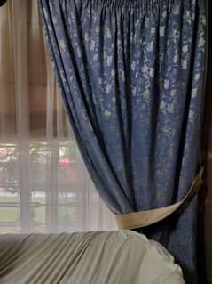 blue velvet curtains white shaffon nners