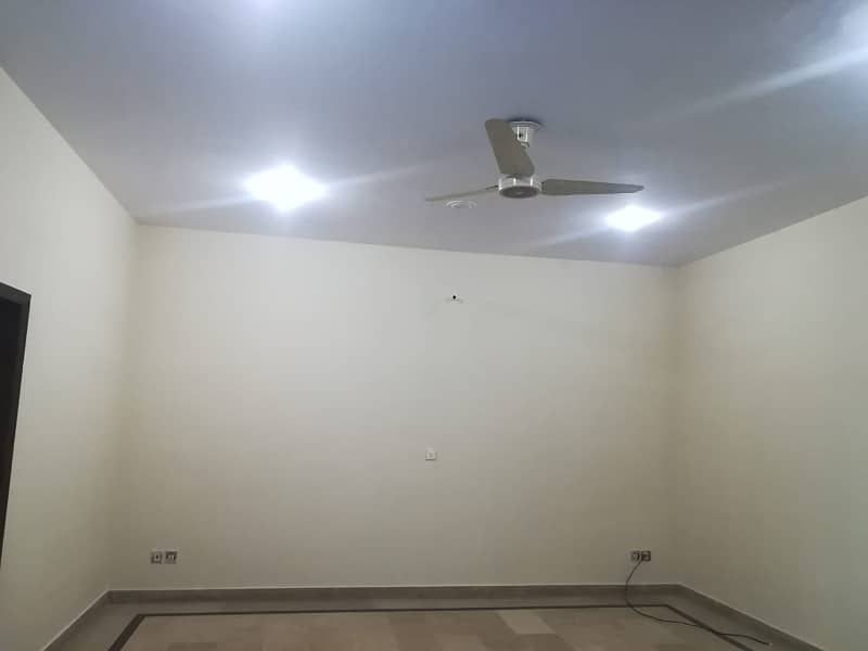 10 Marla Portion For Rent In Bahria Town Lahore - Jasmine Block 1