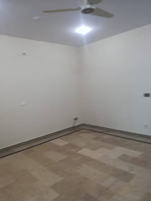 10 Marla Portion For Rent In Bahria Town Lahore - Jasmine Block 2