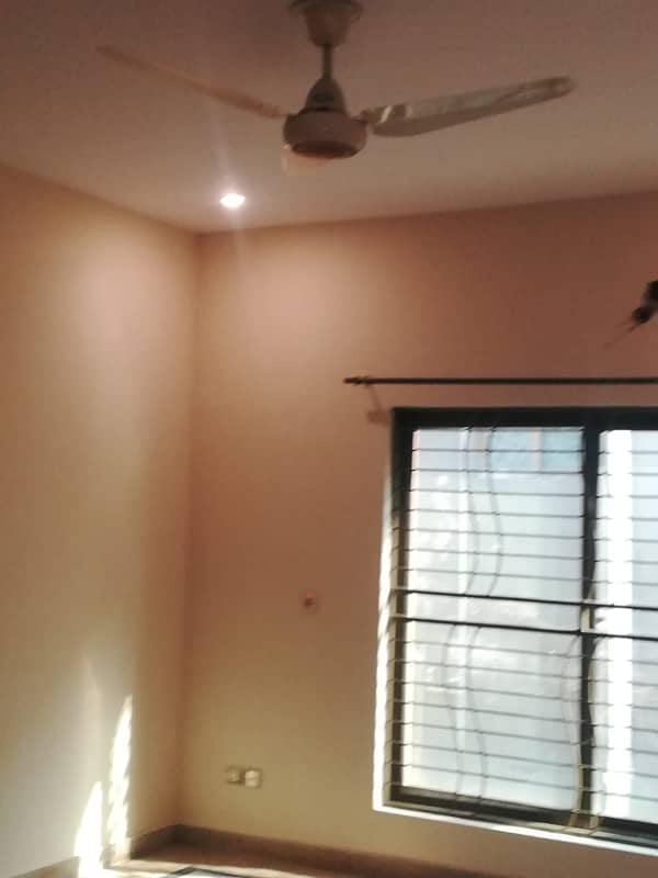 10 Marla Portion For Rent In Bahria Town Lahore - Jasmine Block 3