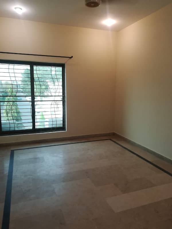 10 Marla Portion For Rent In Bahria Town Lahore - Jasmine Block 6