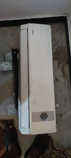 1 Ton Gree 100% Condition 2 units